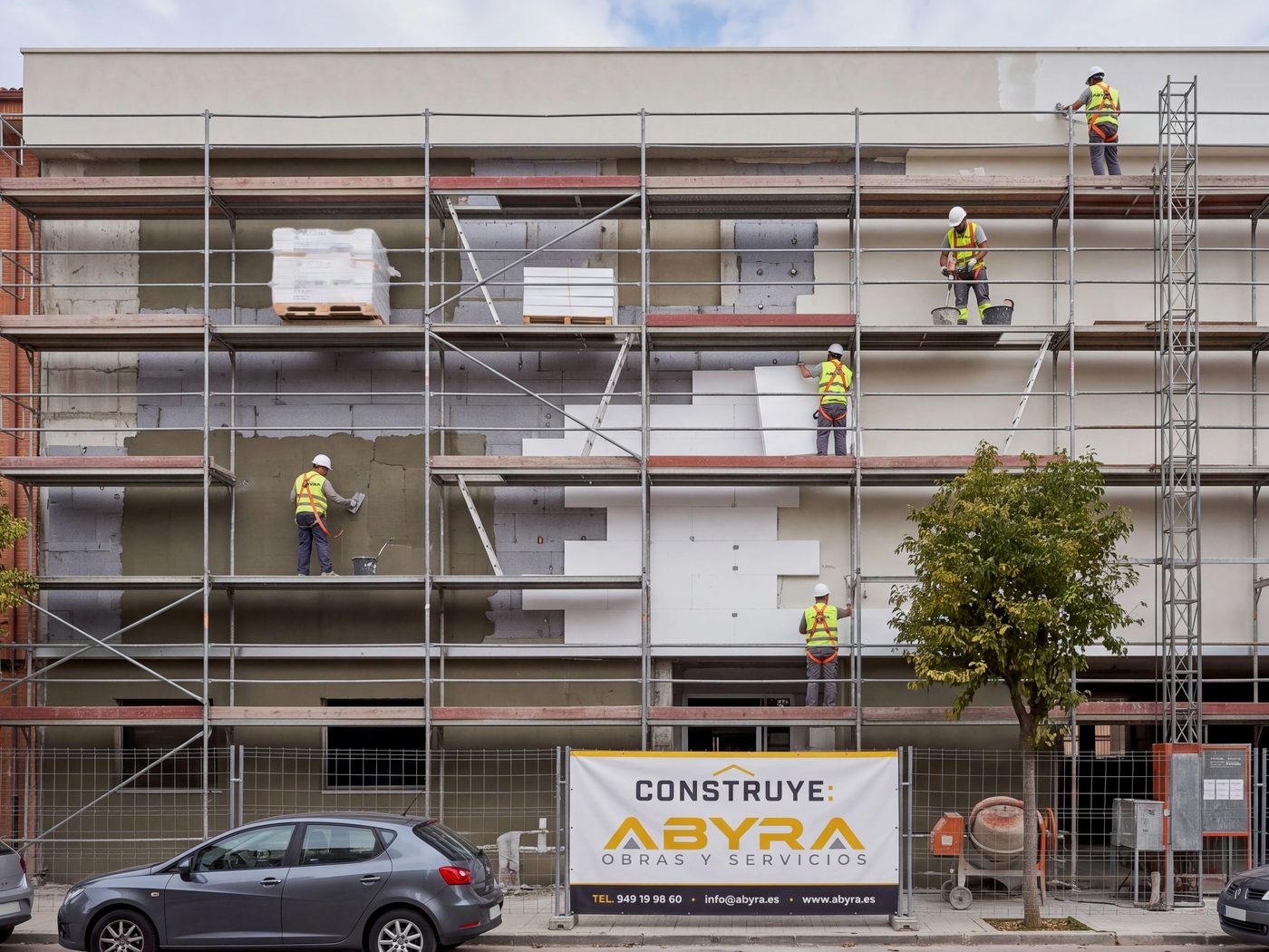 Instalación de aislamiento en fachada